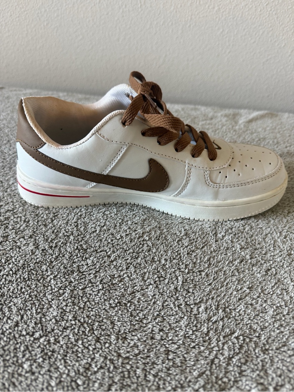 Nike White and Brown Low-Top Sneakers with Red Accent - Picture 8 of 11
